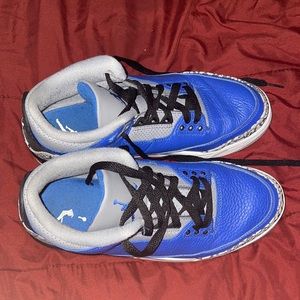 blue cement 3’s . only worn twice . i’ve had them for abt 3 months .